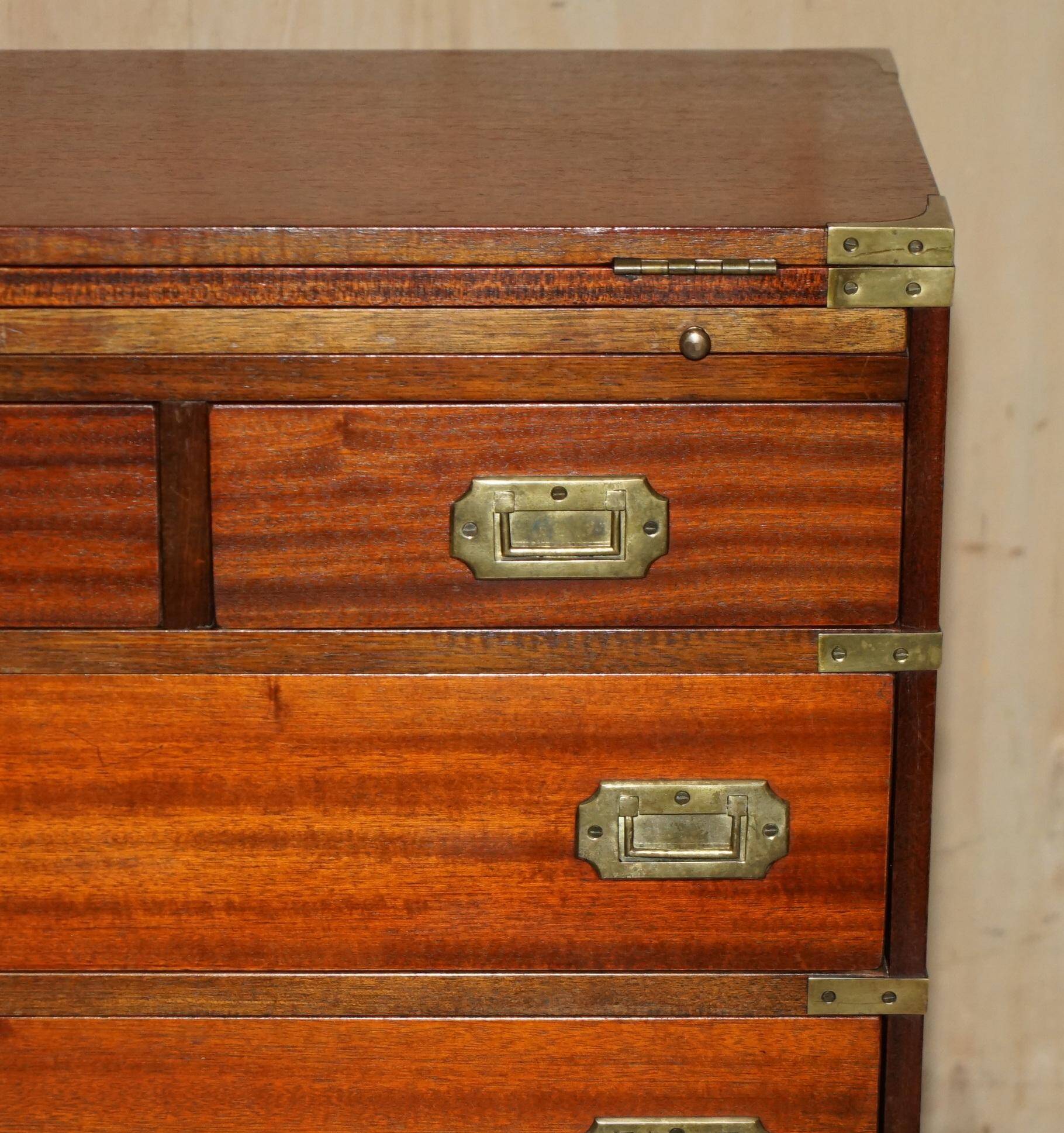 Commode militaire vintage avec plateau coulissant et dessus extensible