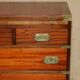 Commode militaire vintage avec plateau coulissant et dessus extensible