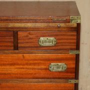 Commode militaire vintage avec plateau coulissant et dessus extensible