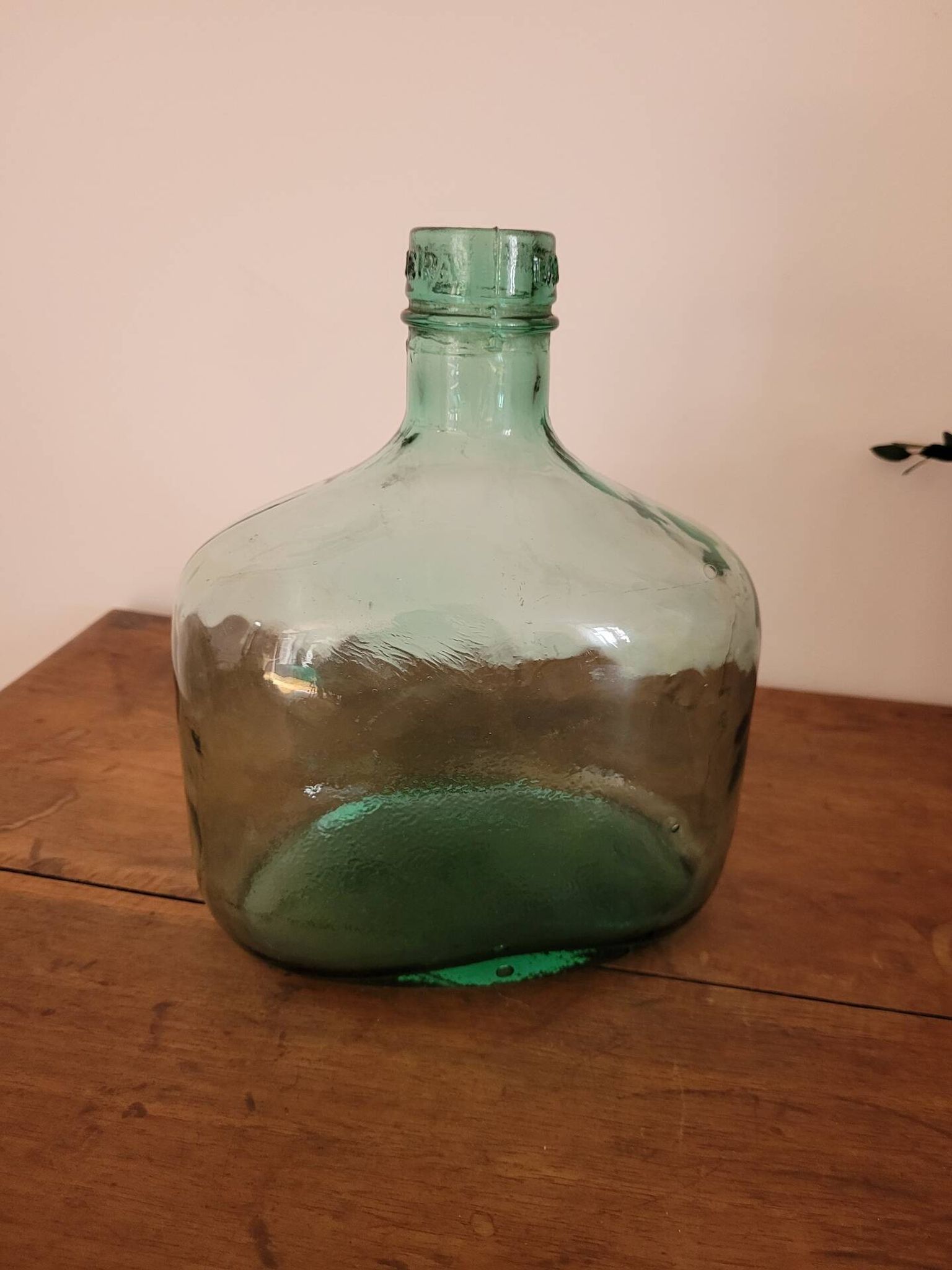 Dame-jeanne en verre vert oblongue