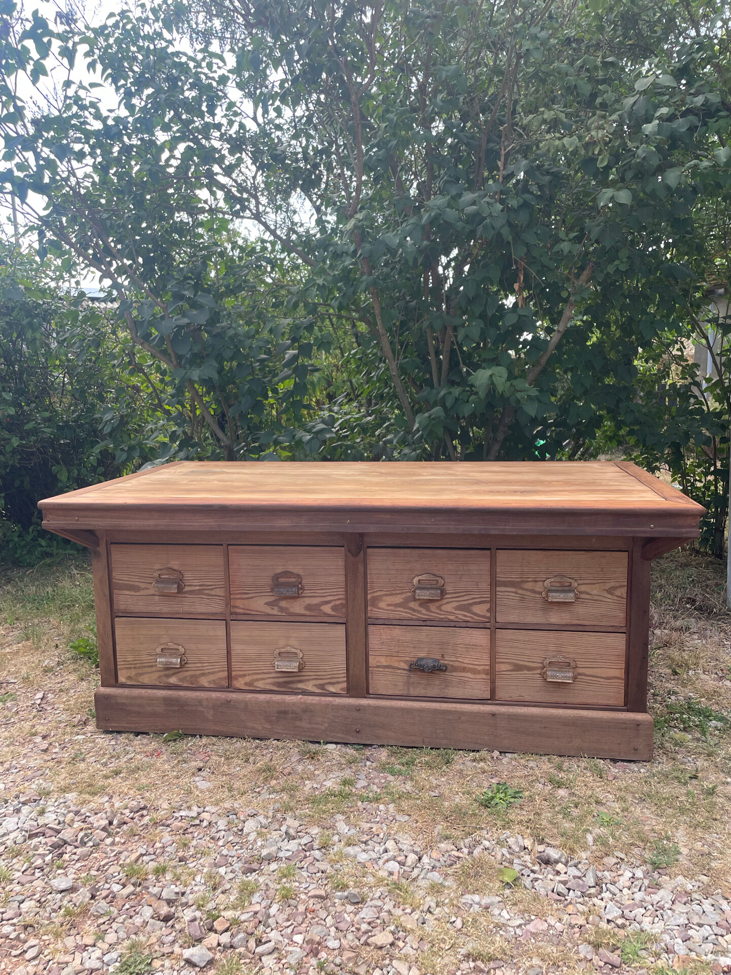 Comptoir de tailleur à tiroirs
