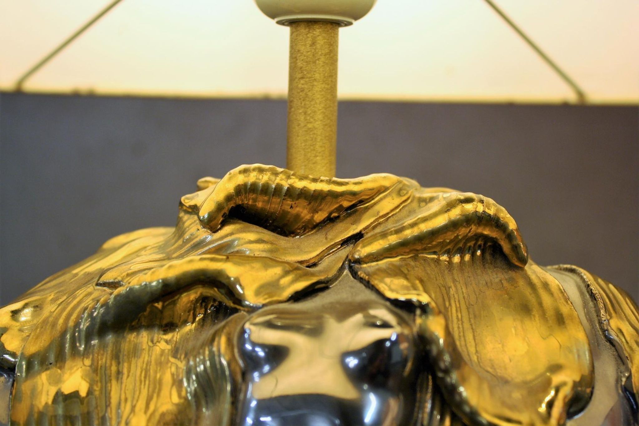 Pair of carved ceramic by Georges Deliège Belgique desk lamps
