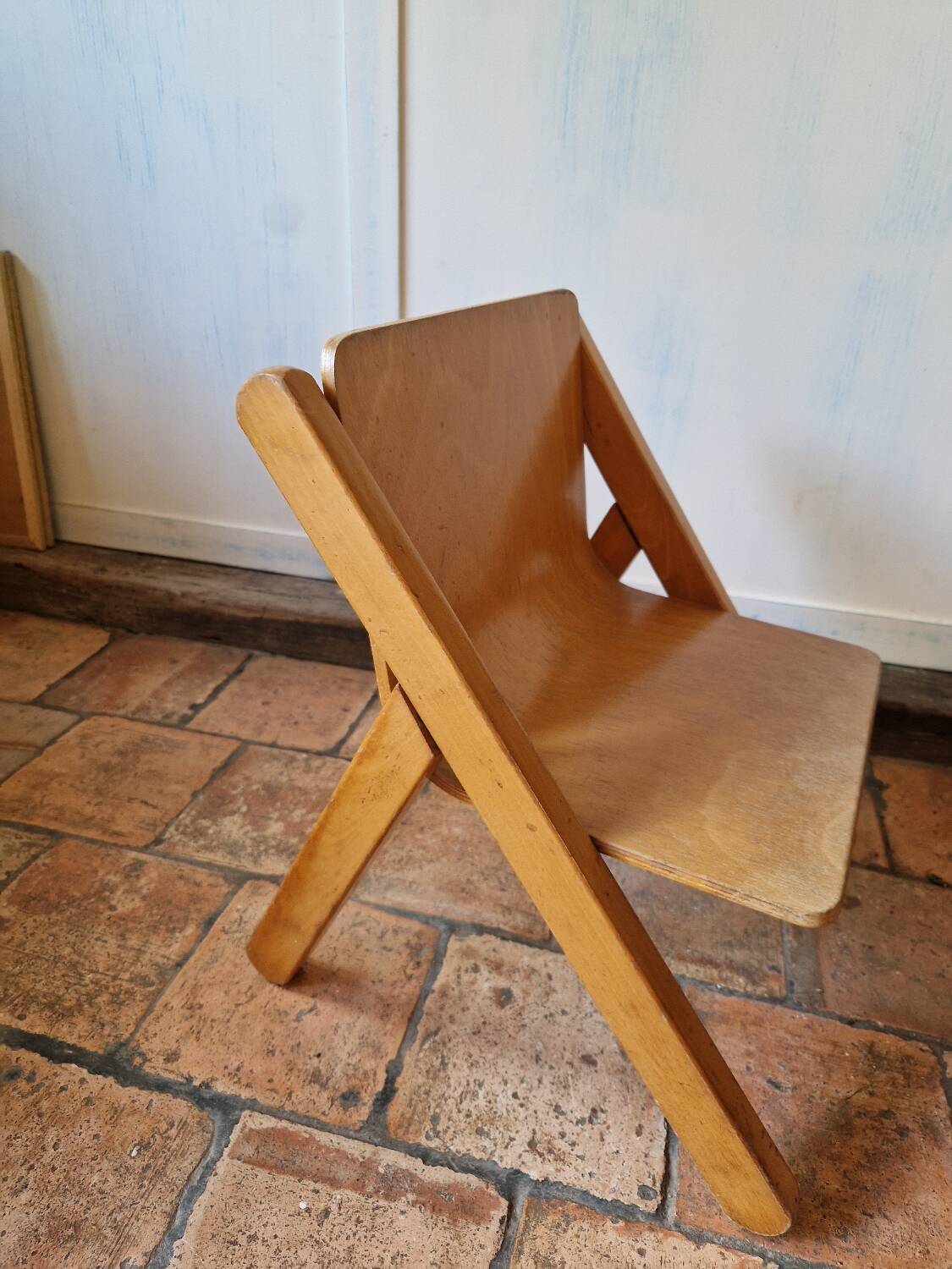Children's chair in molded plywood from the 60s