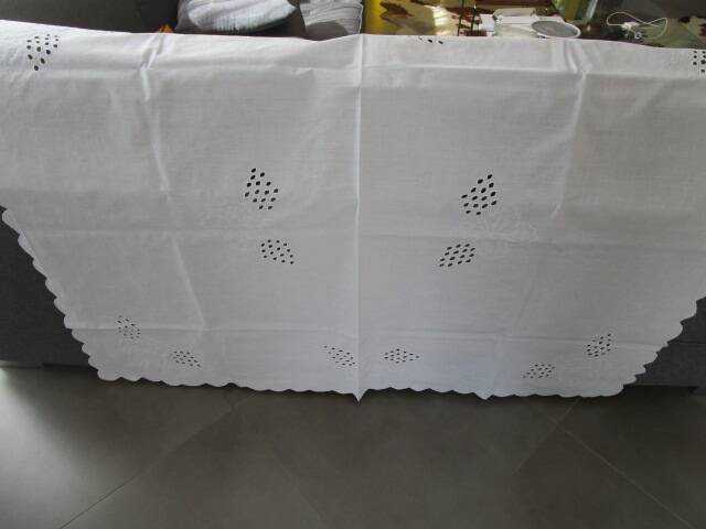 Nappe ancienne brodée 140x112cm