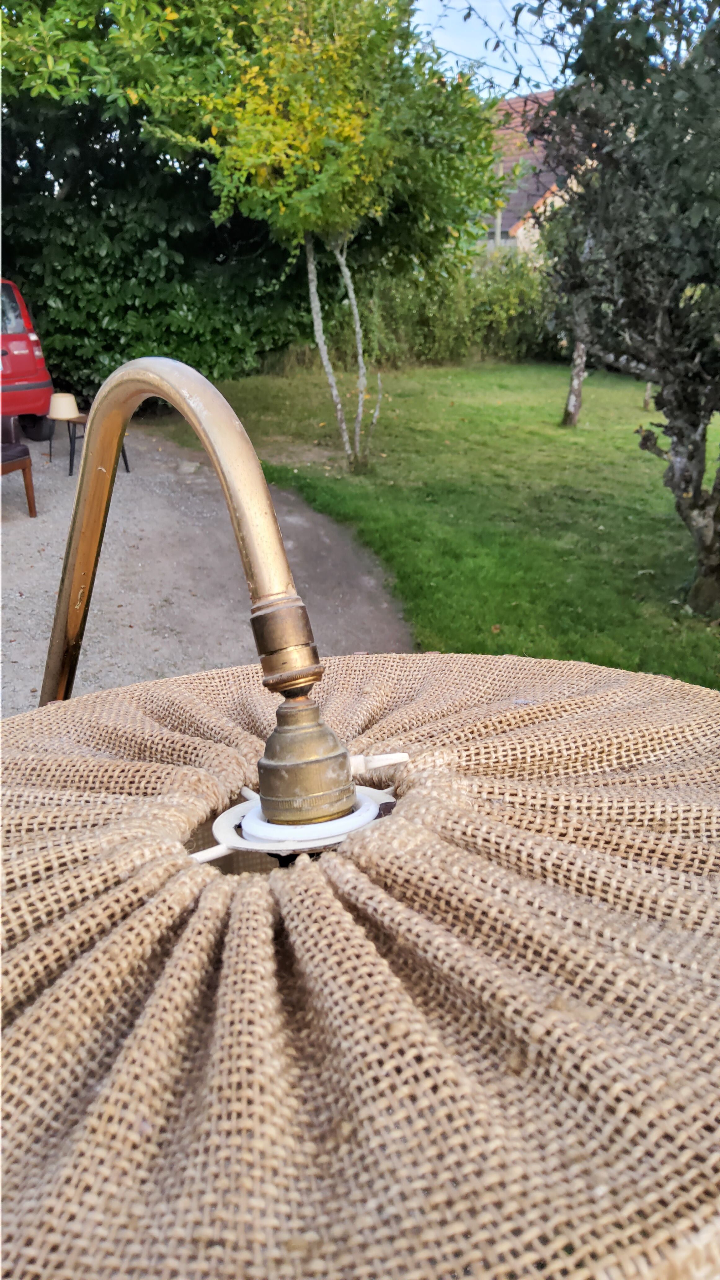 Floor lamp of the 50s in gold metal and tablet