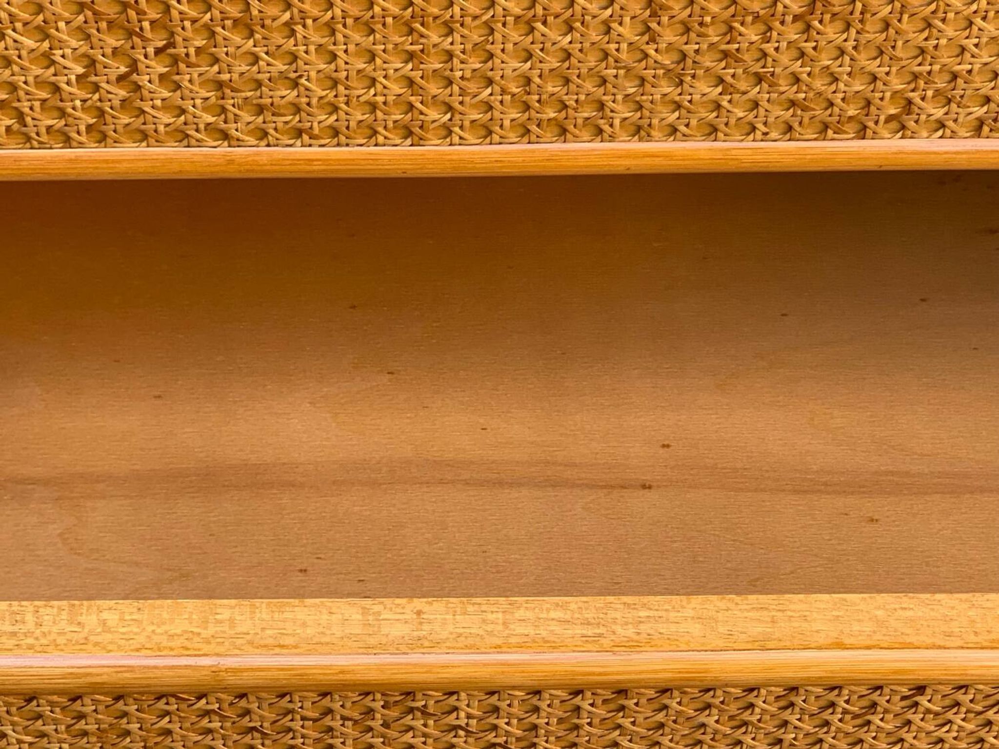 Dresser and its bedside table in rattan caning and vintage oak from the 1970s.