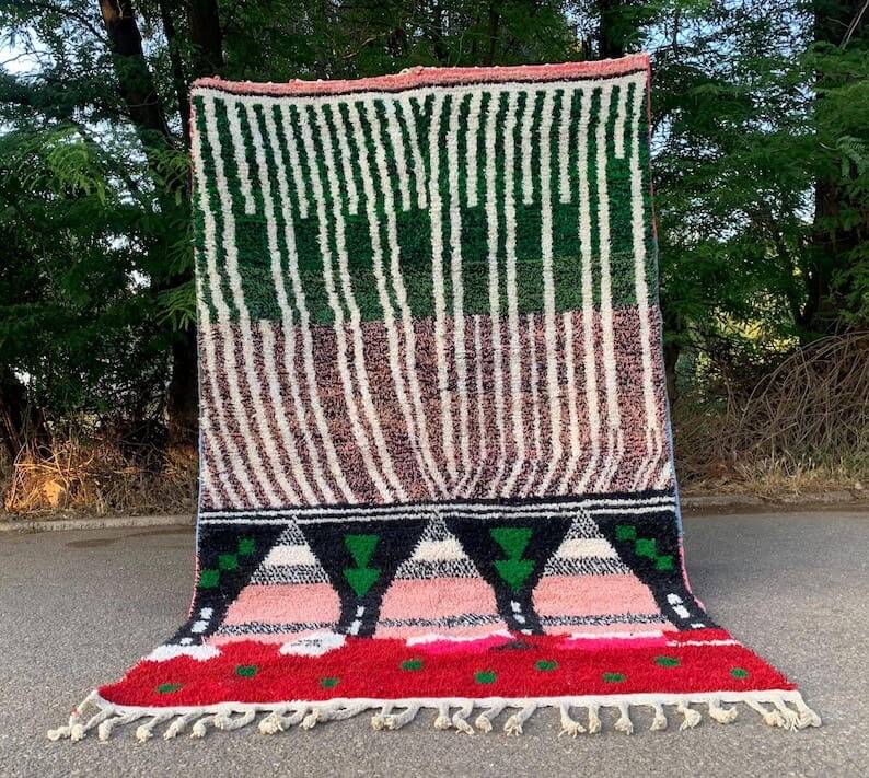 Azilal Berber rug made of pure wool, traditionally handwoven.