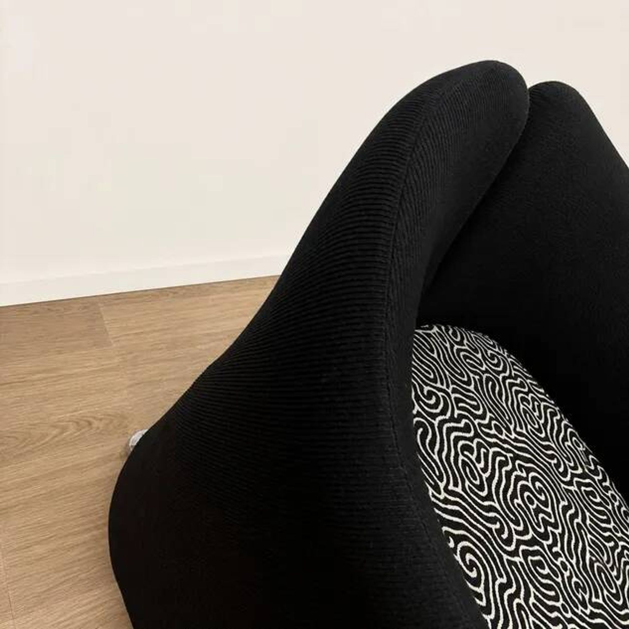 Pair of chairs by Eugenio Gerli for Tecno with patterns, 70s