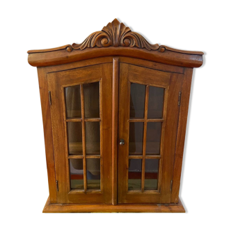 Display case to put down