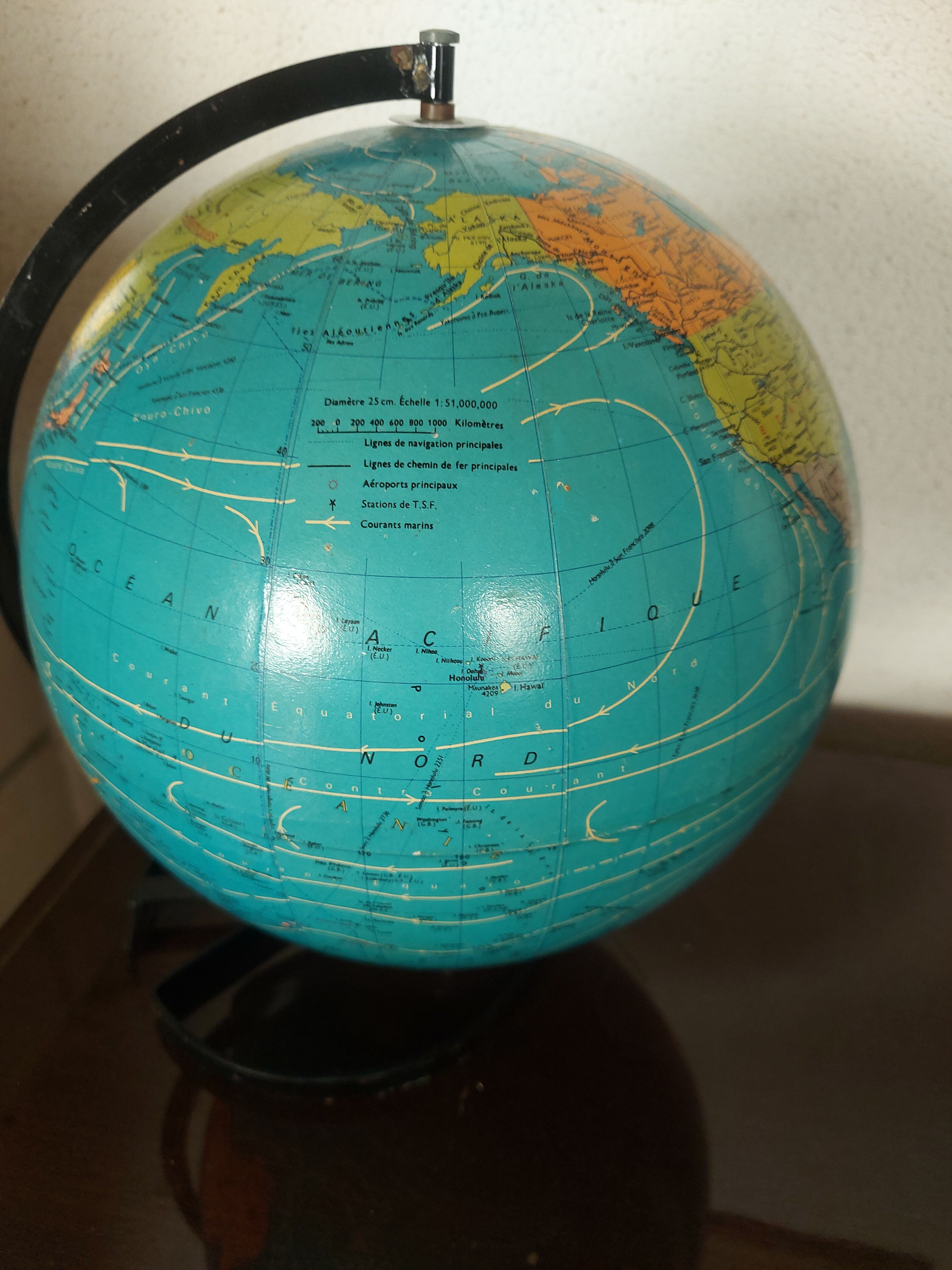 Globe terrestre , Mappemonde vintage tarides , 1977