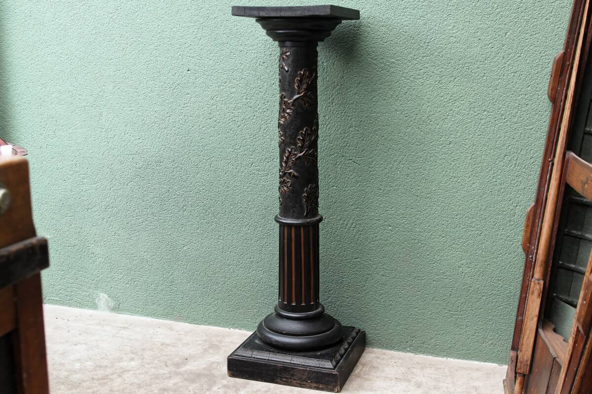 Napoleon 3 carved wooden column oak leaves