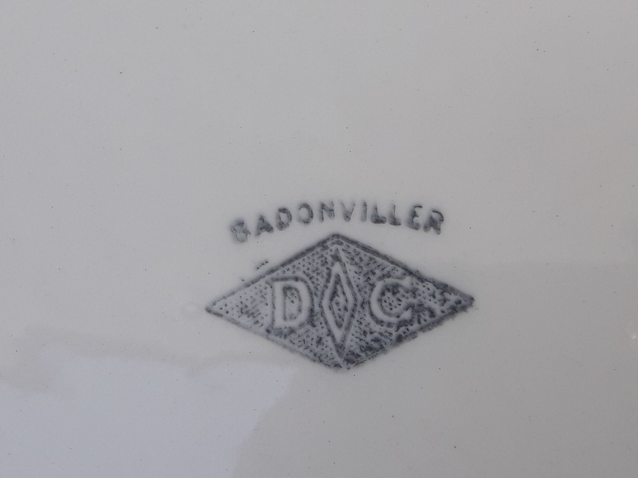 7 flat plates made of Earthenware from Badonviller DOC diam basket pattern 24 cm