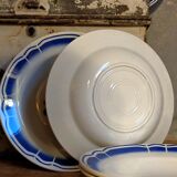 Cinq assiettes "grand-mère" anciennes à fleurs bleues