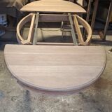 Extendable oval table