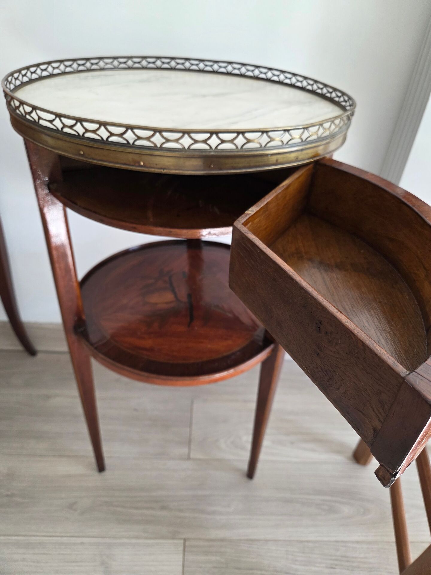 Rare chiffonnière table / flying table with 3 rotating drawers – Stamped