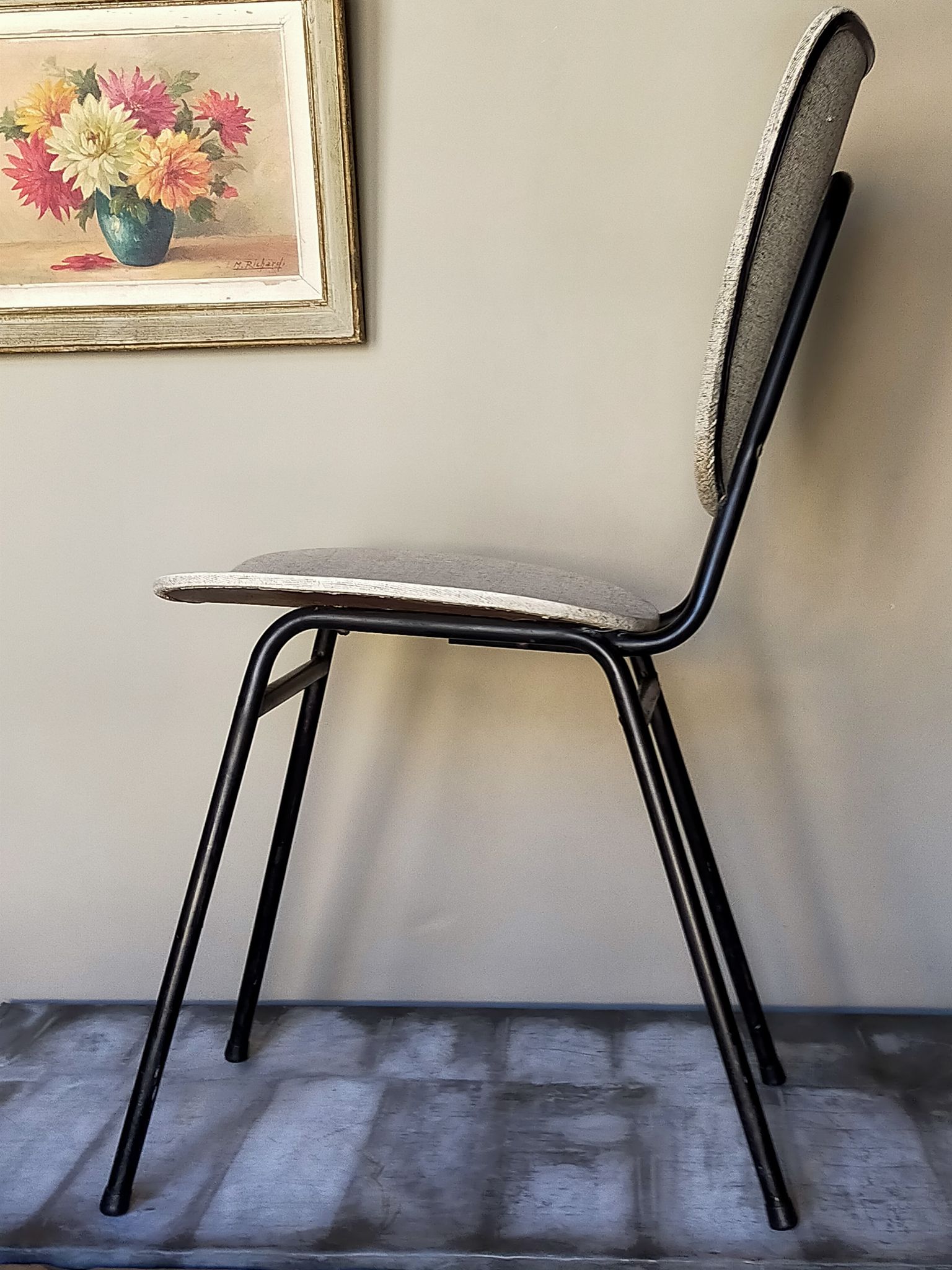 Speckled skaï chair and feet black metal tubes 50s