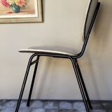 Chaise skaï moucheté et pieds tubes de métal noirs années 50