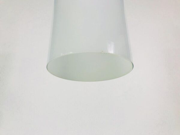 Lampe suspendue en verre opalin de Limburg 1970