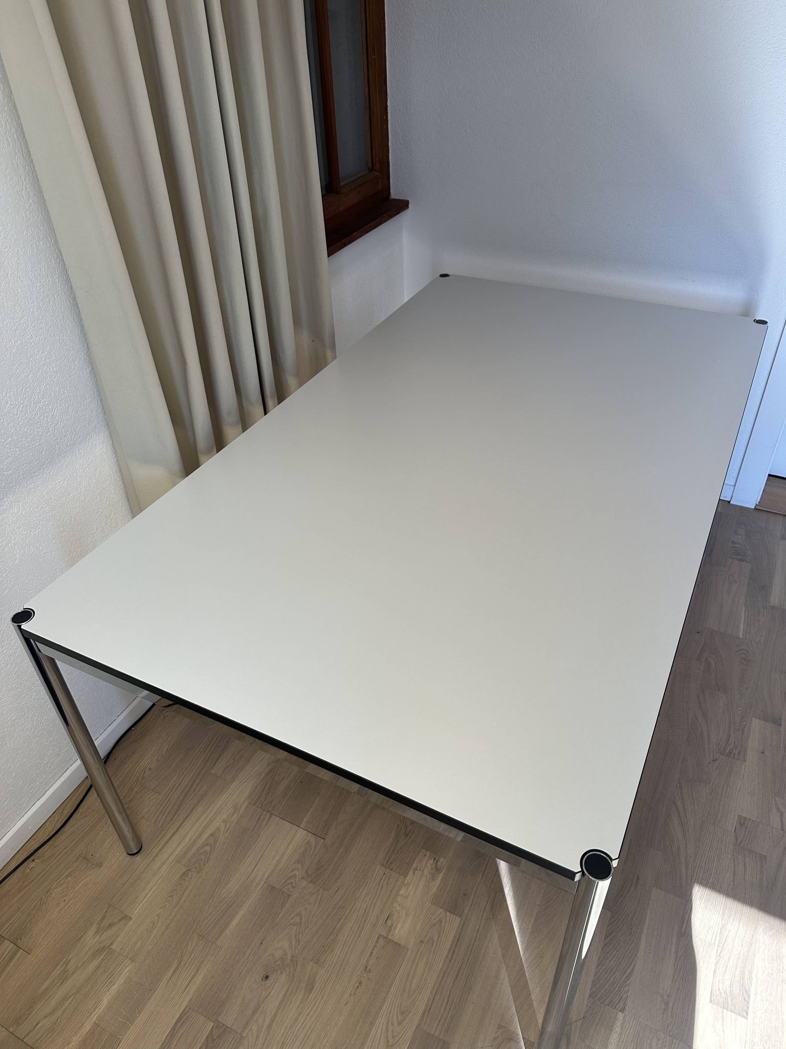 USM Haller desk in pearl grey laminate