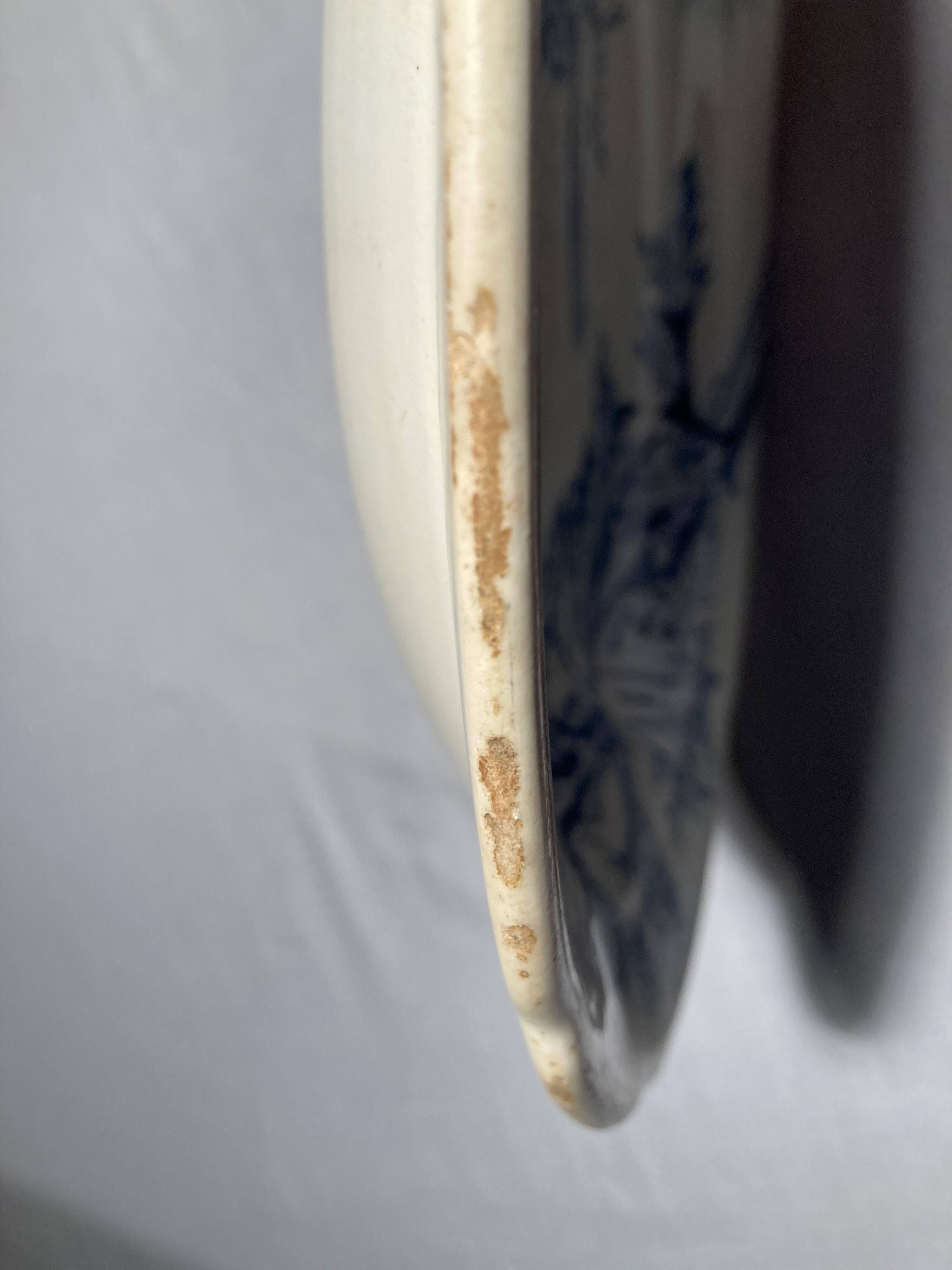 Plat rond en terre de fer, Clairefontaine, modèle Chardon, fin XIXe