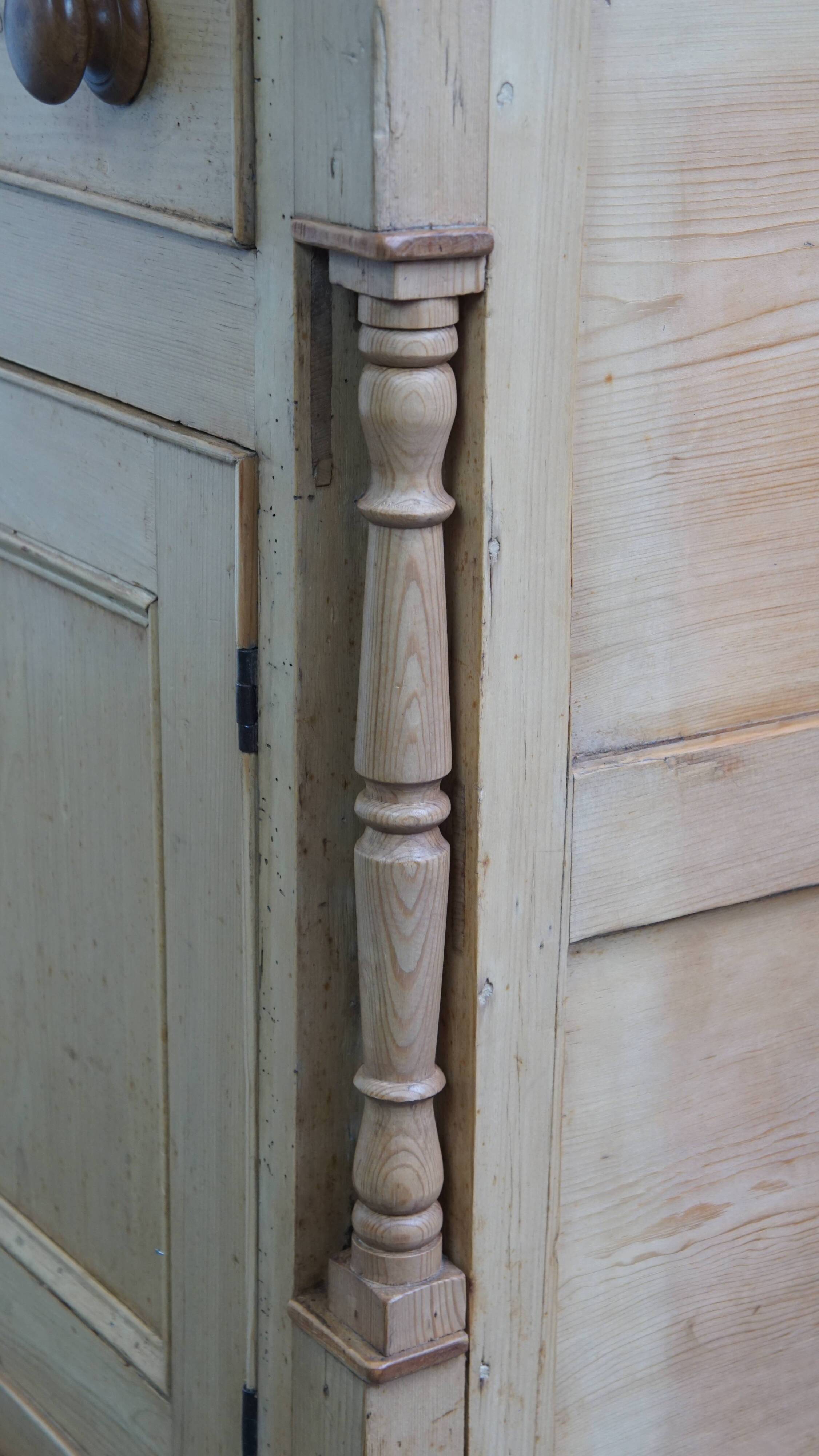 Antique English Sideboard/ Counter from the Early 19th Century in Pine Wood
