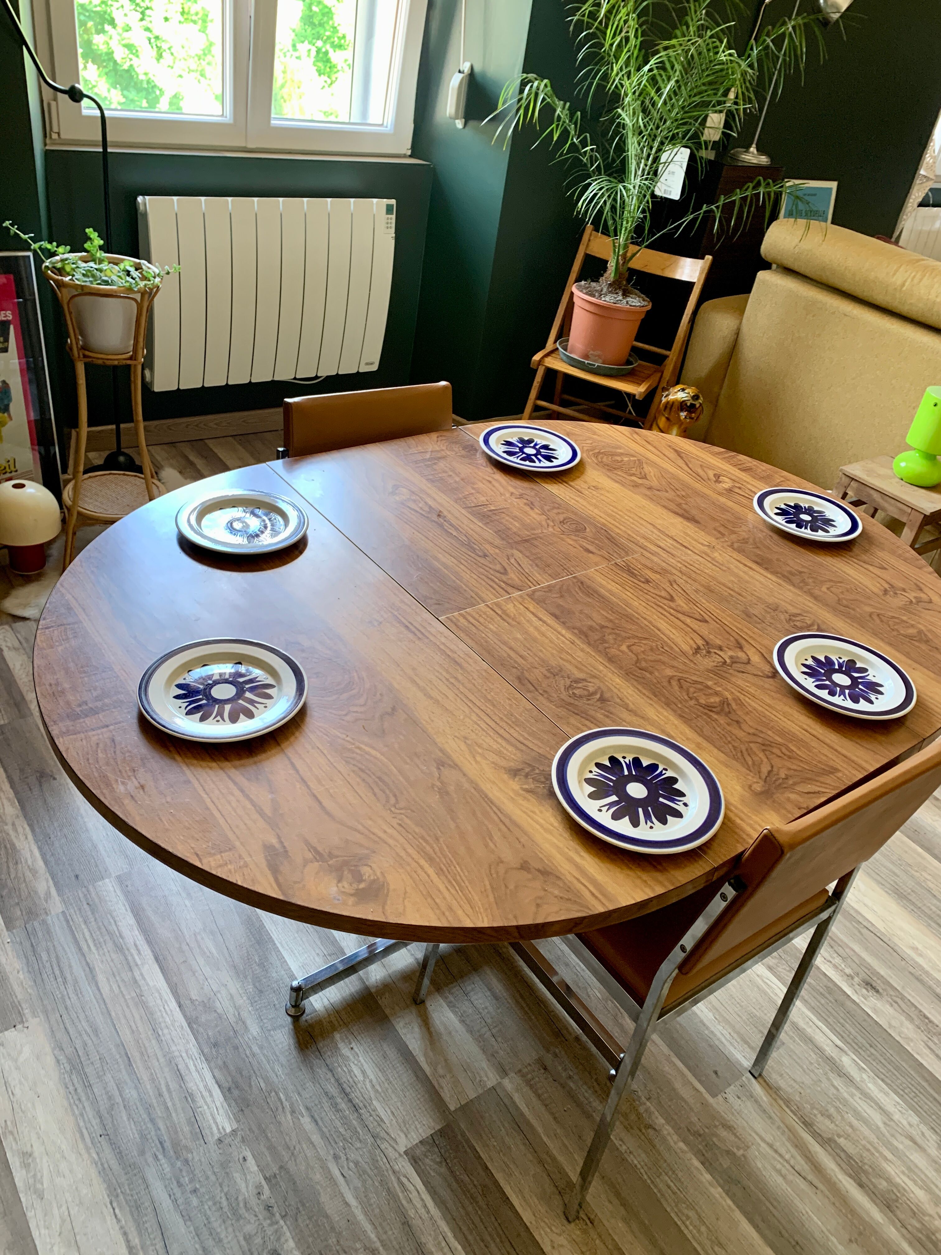 6 white vintage plates with blue flowers