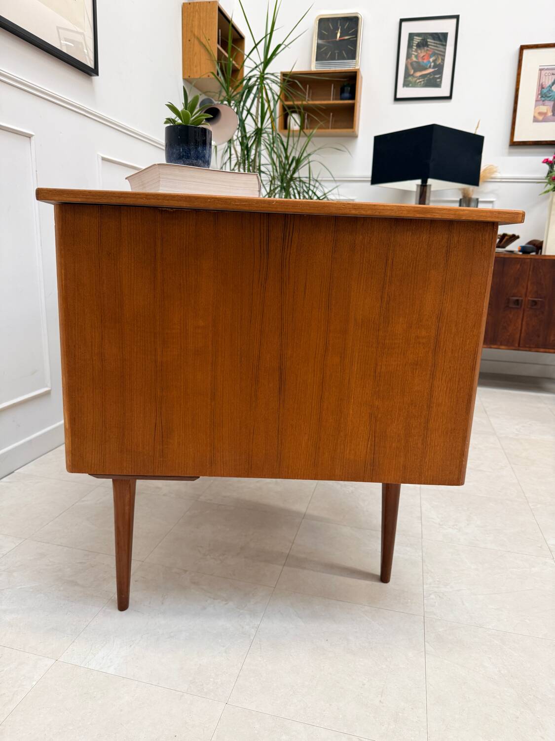 Scandinavian double-sided desk