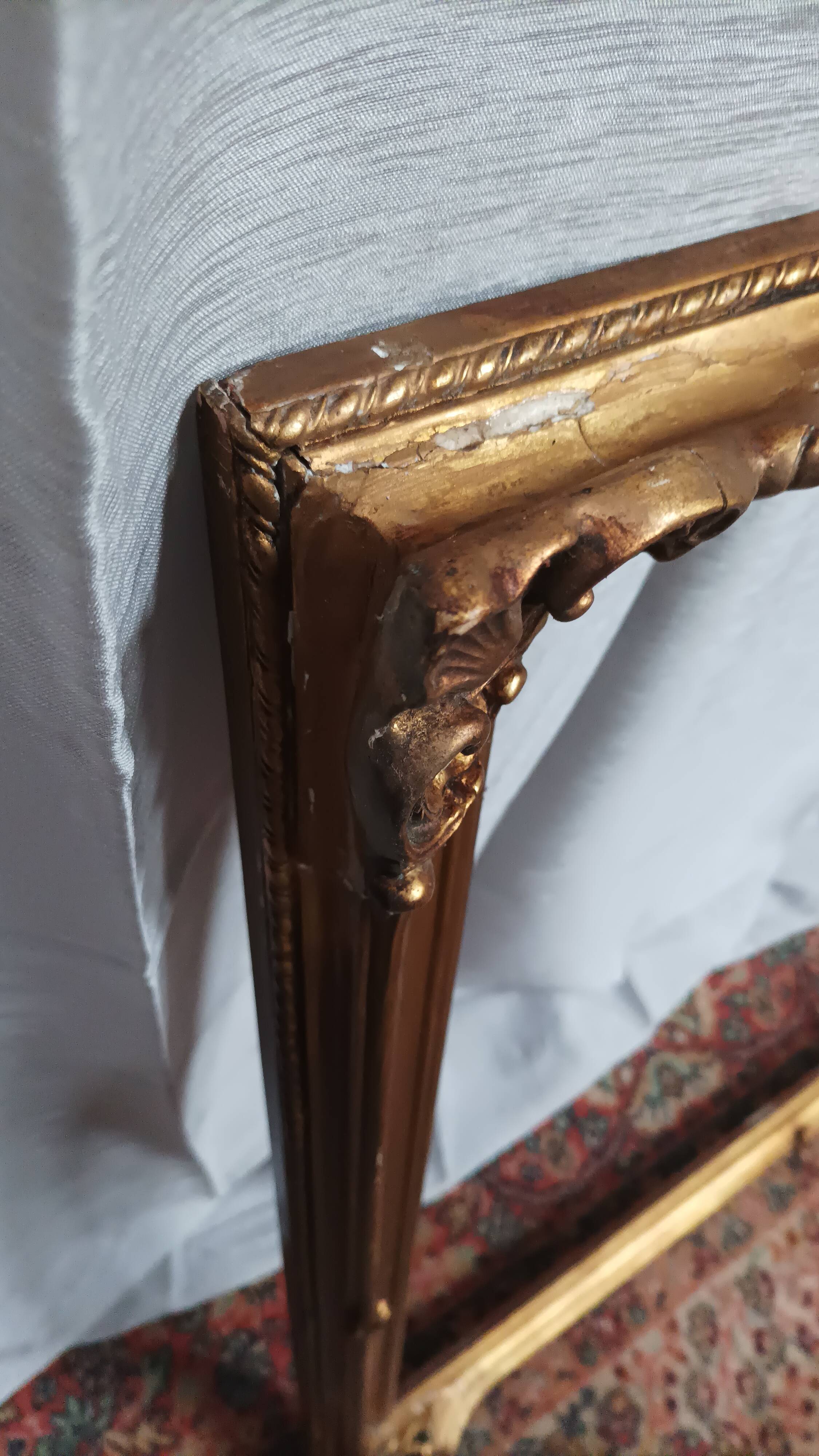 Old frame in wood and gilded stucco