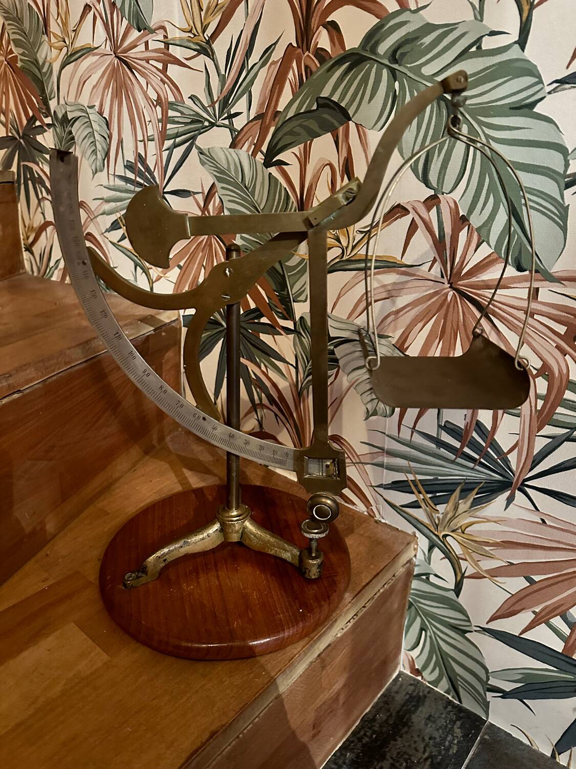 Old scale weighs mail