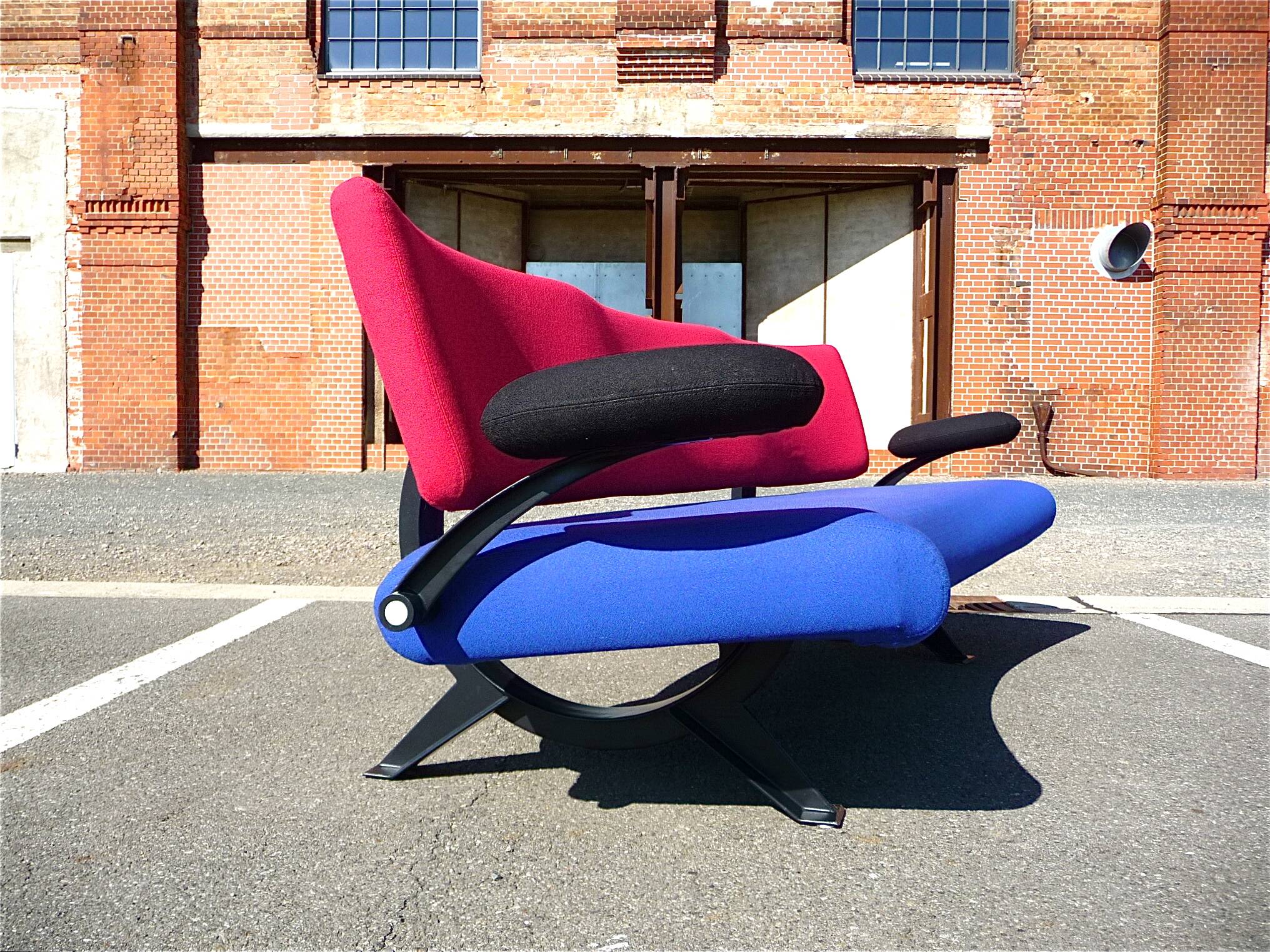 Three-seater canapé design model Orbit by Artifort, Netherlands, 1990s.