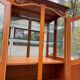 Vitrine Louis XV en bois massif