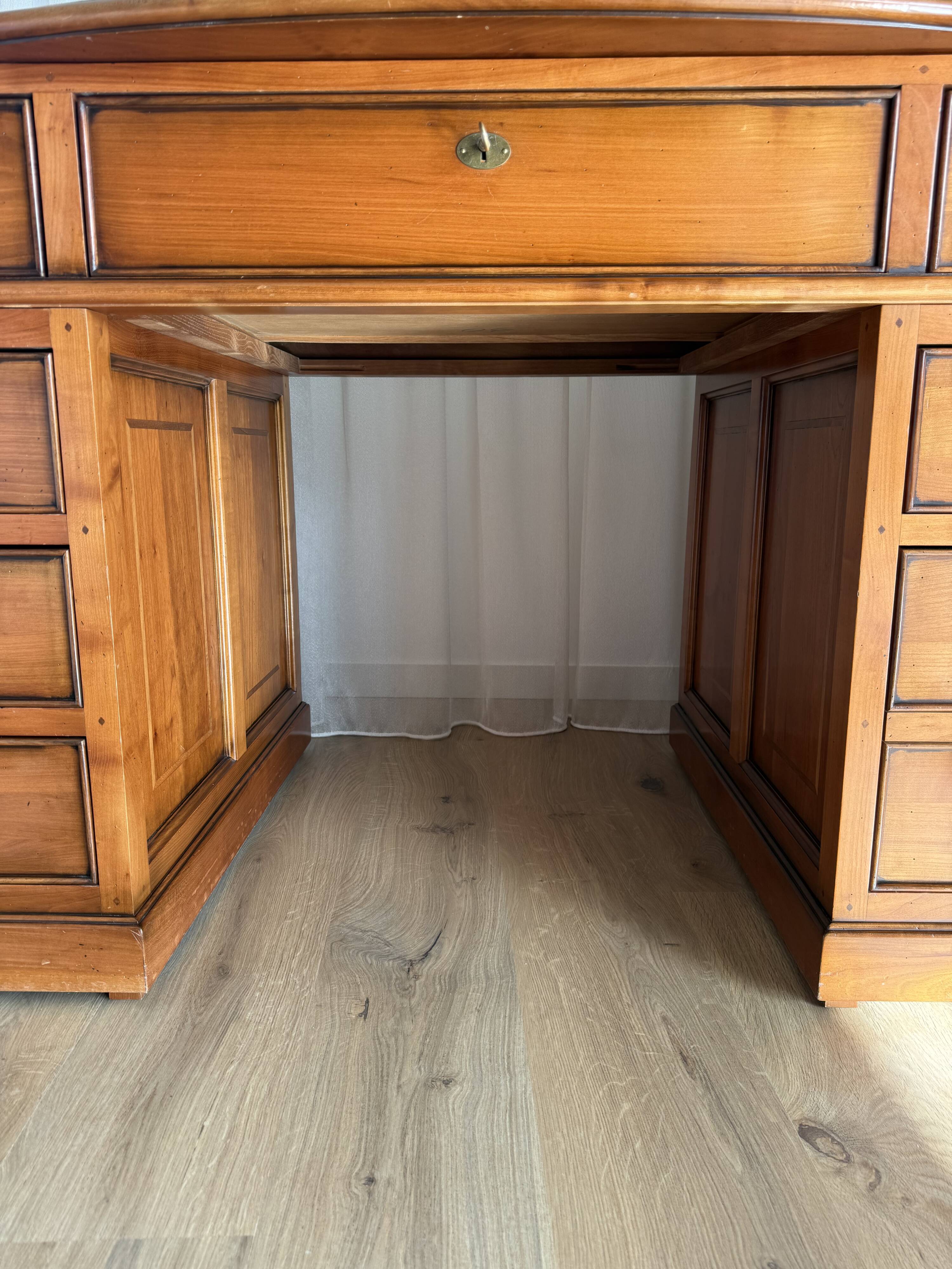 Minister Louis-Philippe's desk in solid cherry wood and leather.