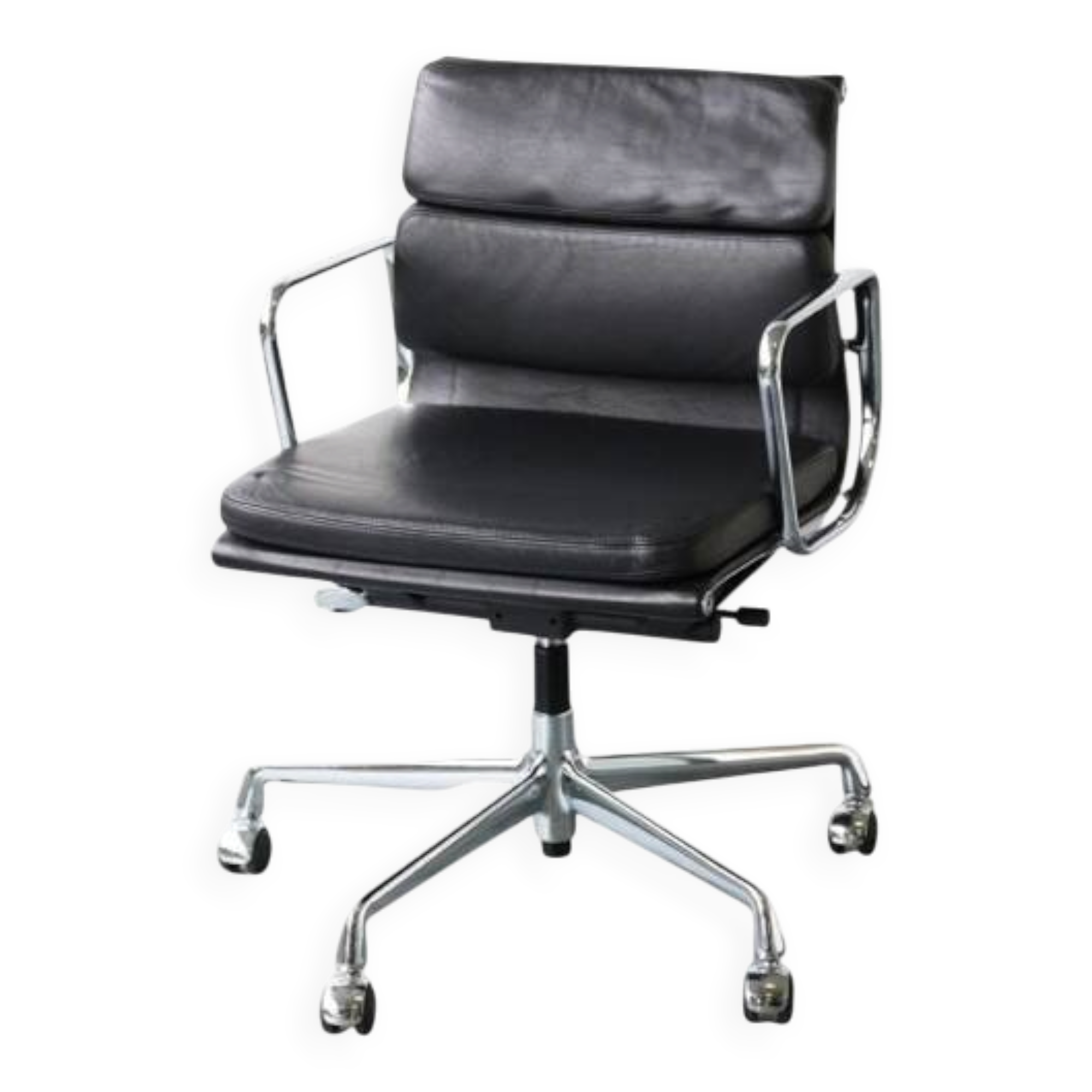 Vitra Soft Pad Charles Eames in leather