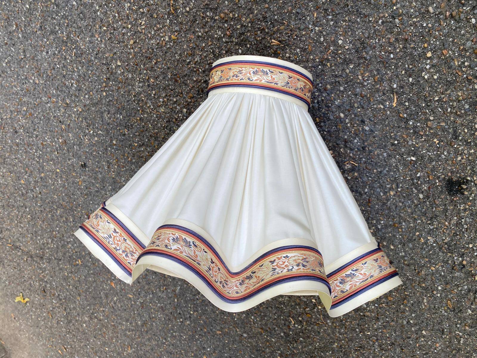 Vintage pleated scalloped lampshade — Cream fabric & floral embroidered trim