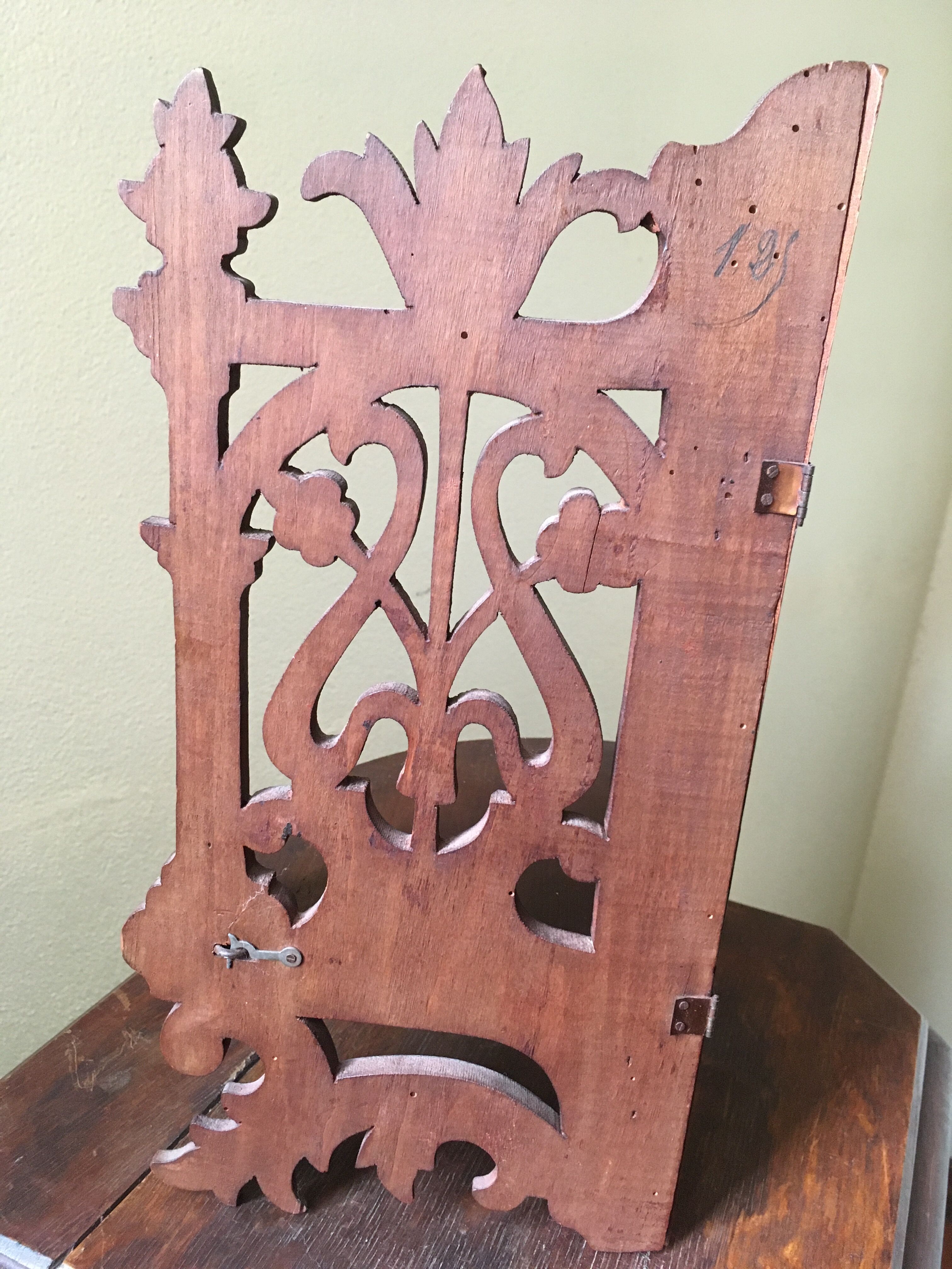 Small corner shelf in solid wood singable foldable art nouveau