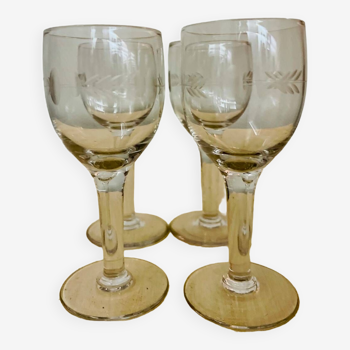 Set of 4 vintage wine or liquor glasses