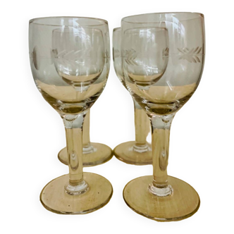 Lot de 4 verres à vin ou liqueur vintage