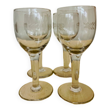 Lot de 4 verres à vin ou liqueur vintage