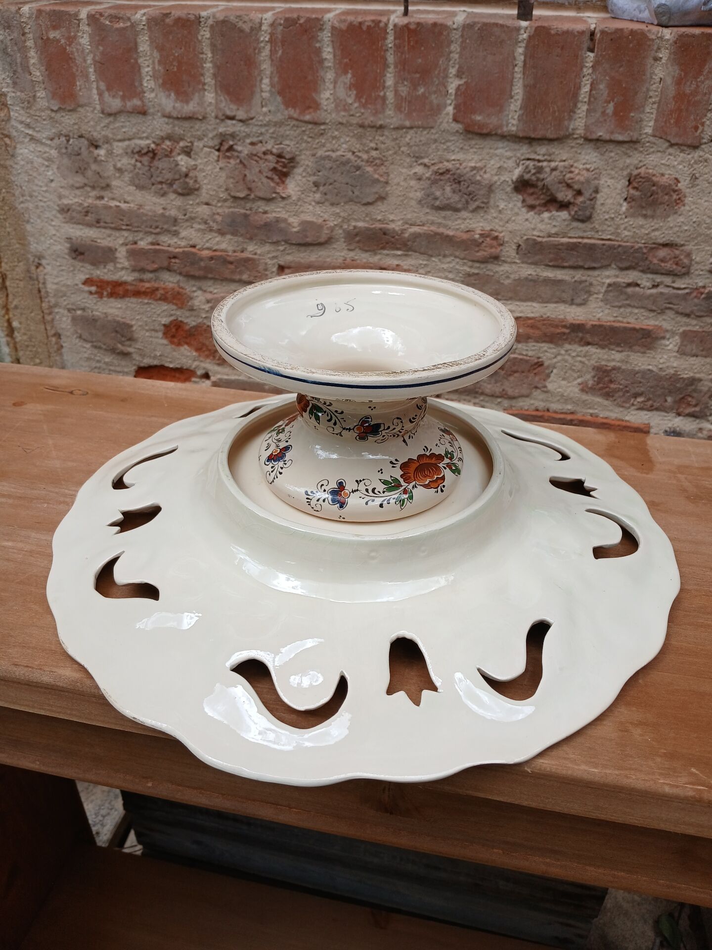 Compotier/ coupe ancienne en faïence ajourée