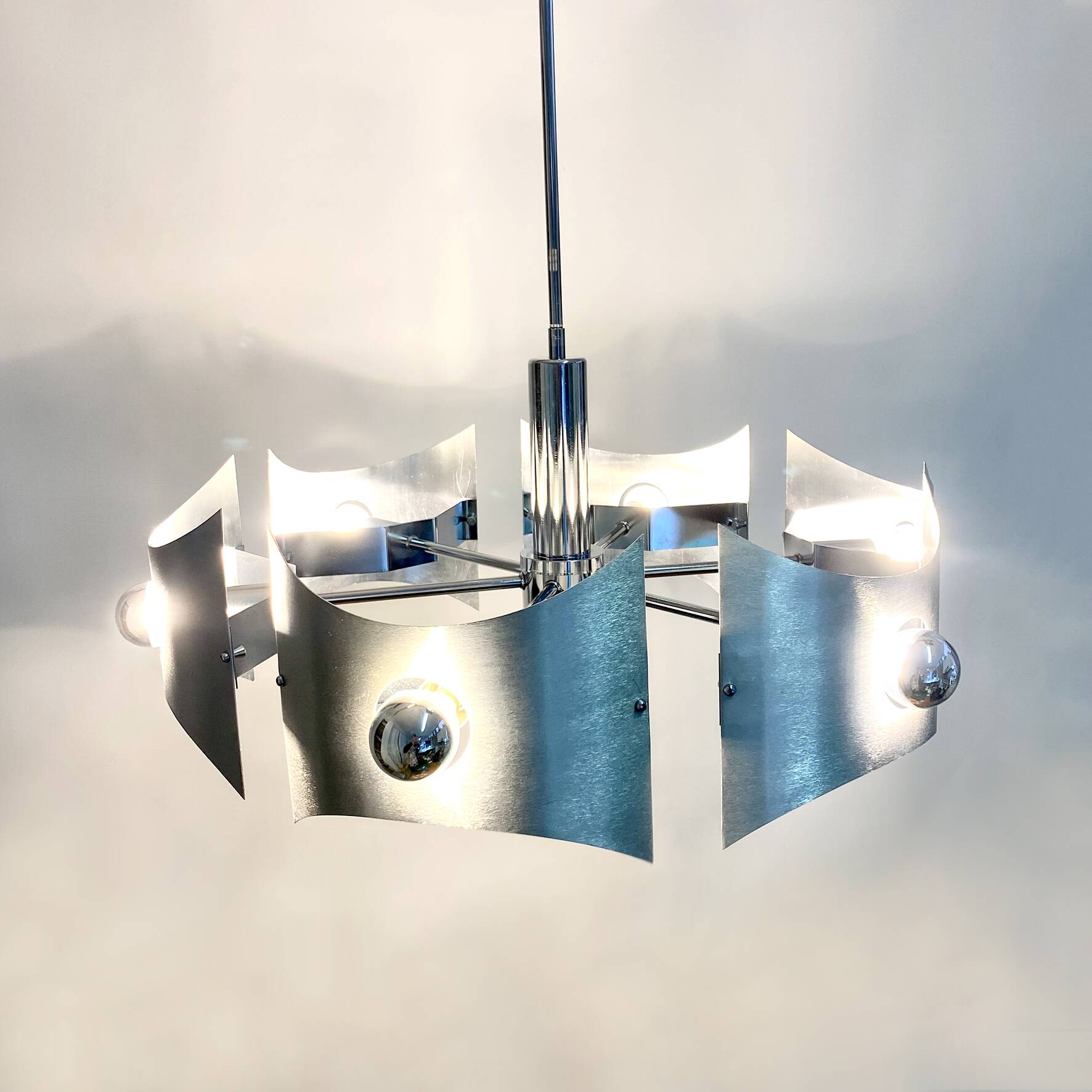 Large Space-Age chandelier from the 60s/70s.