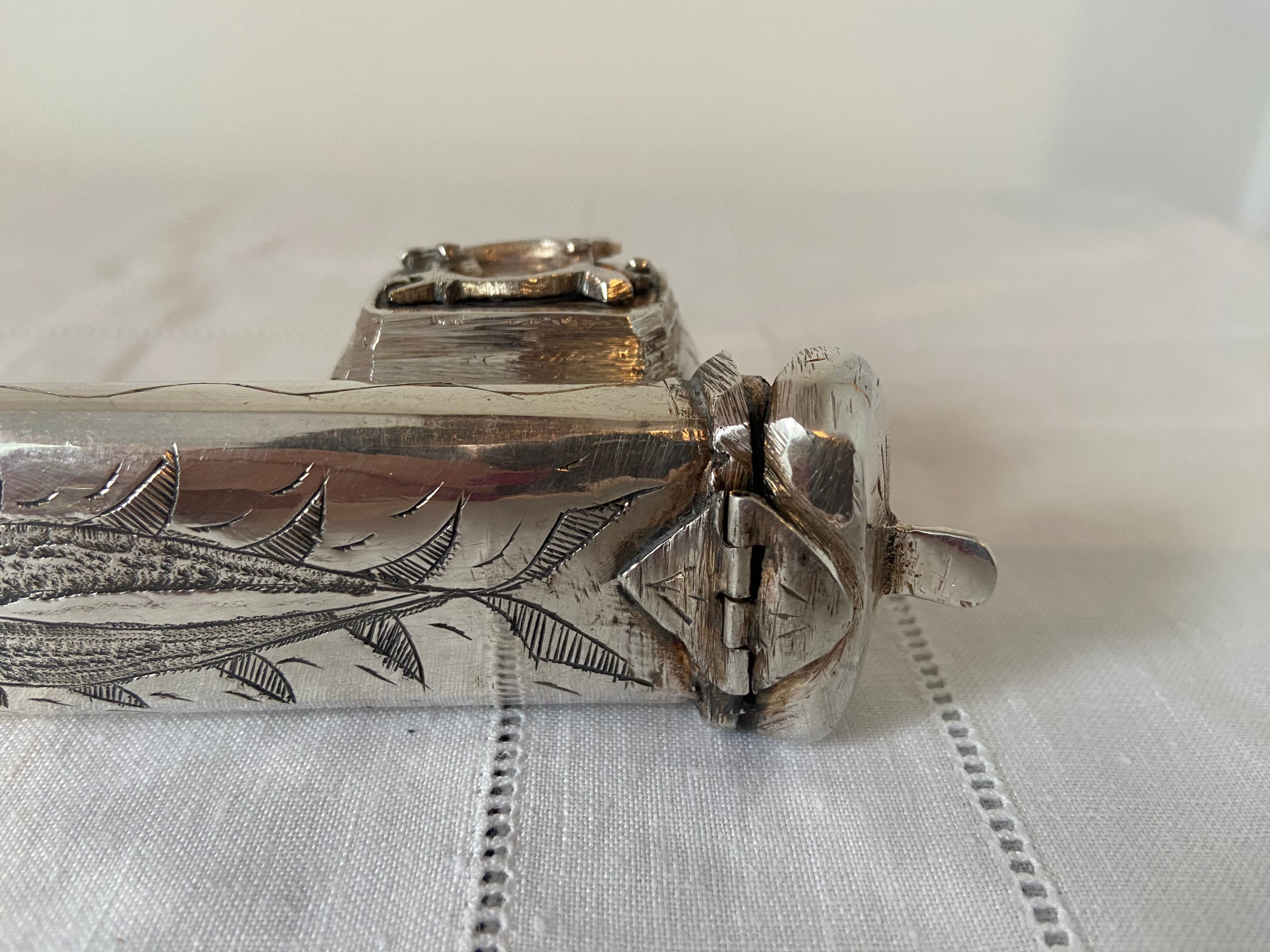 Qalamdam pen and inkwell