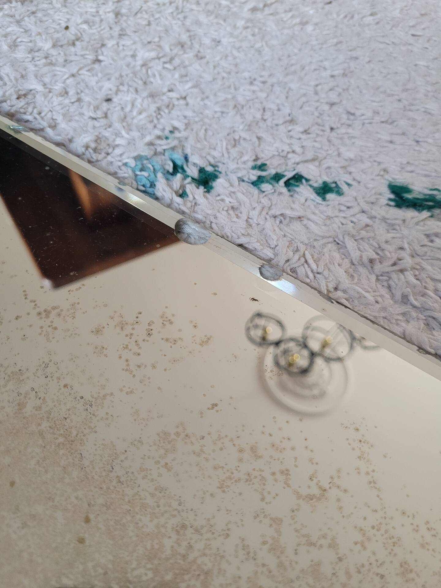 Bevelled rectangular mirror