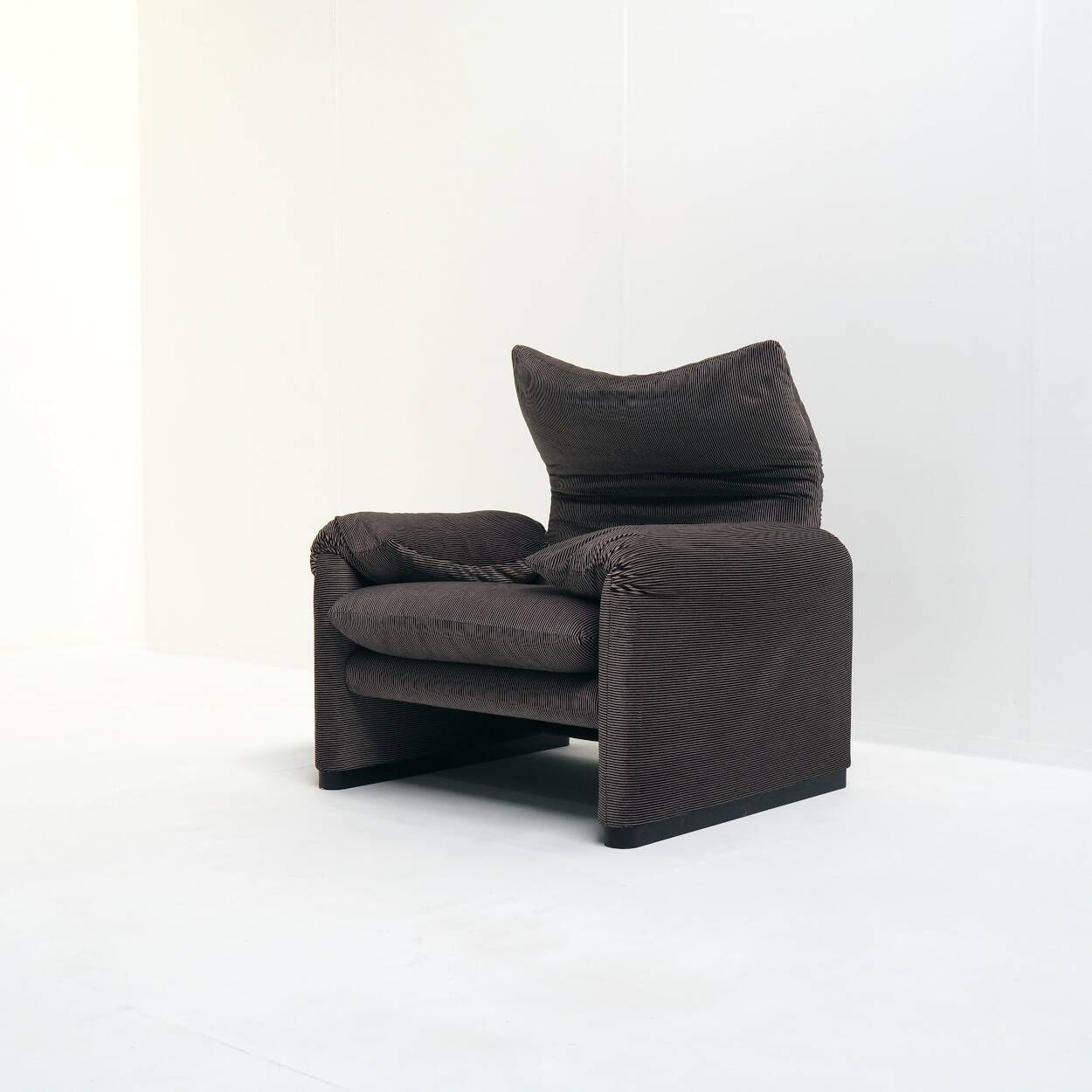 Maralunga Lounge Chair by Vico Magistretti for Cassina