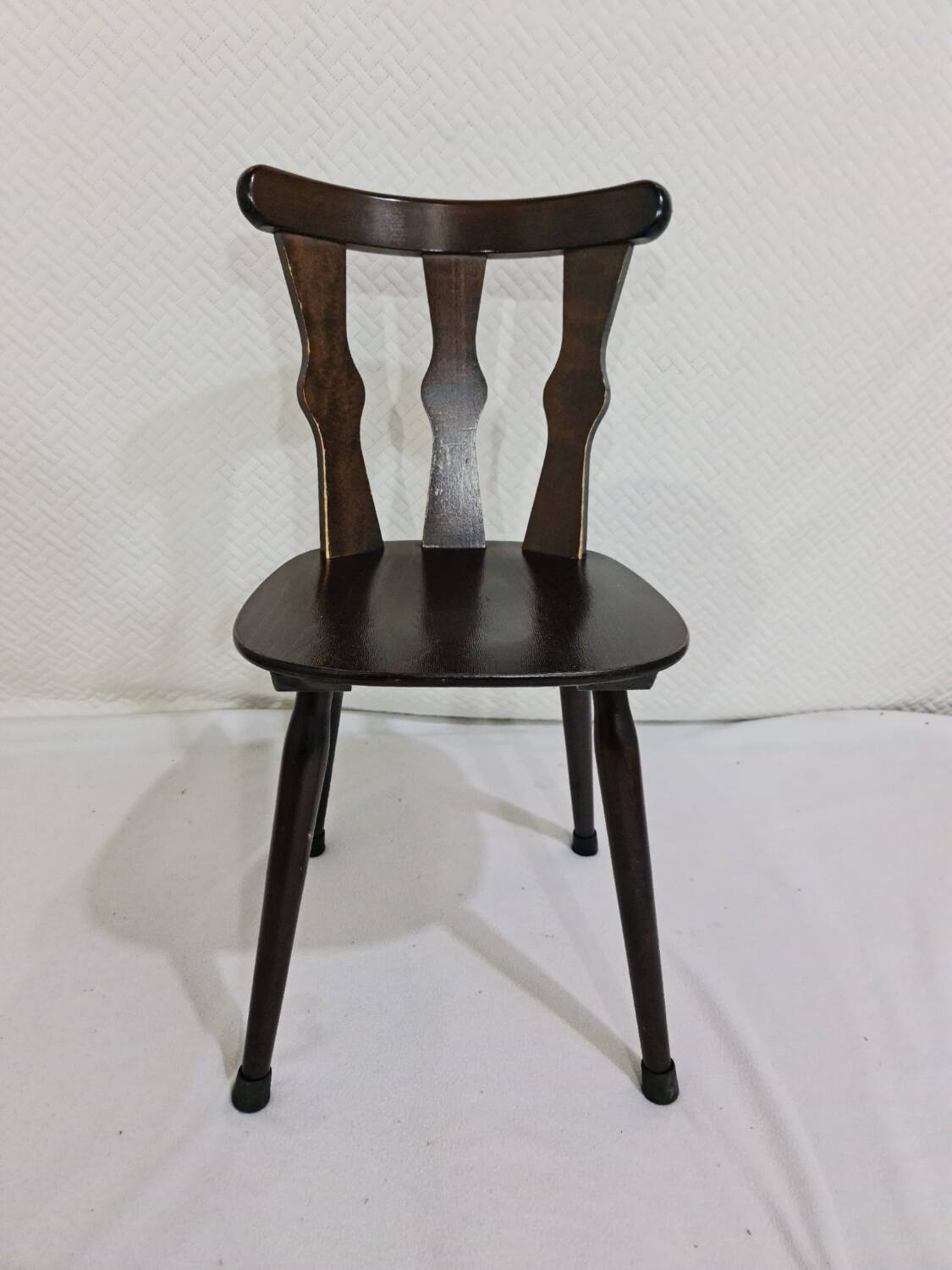 Antique bistro chairs in solid oak wood