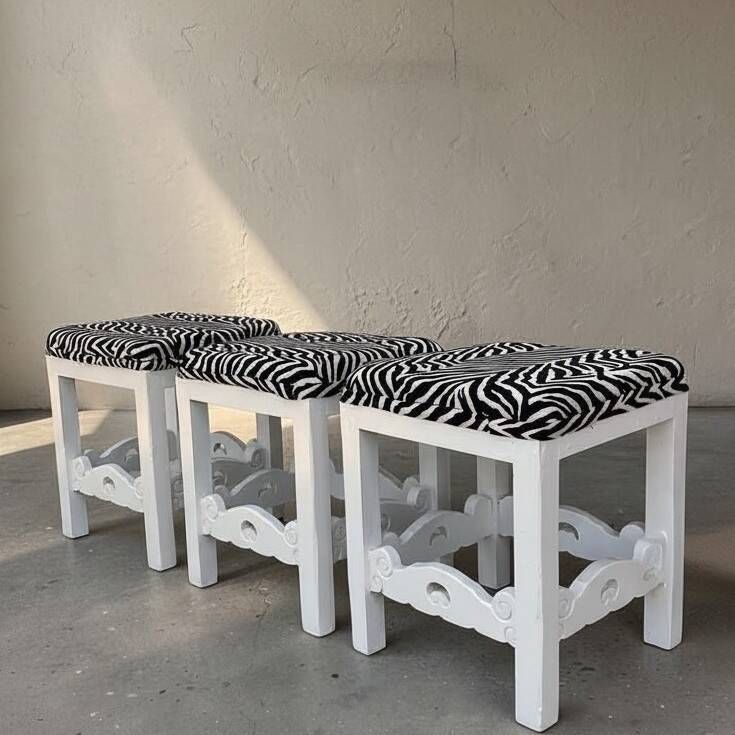 Tabouret en bois massif rustique avec assise en tissu zèbre
