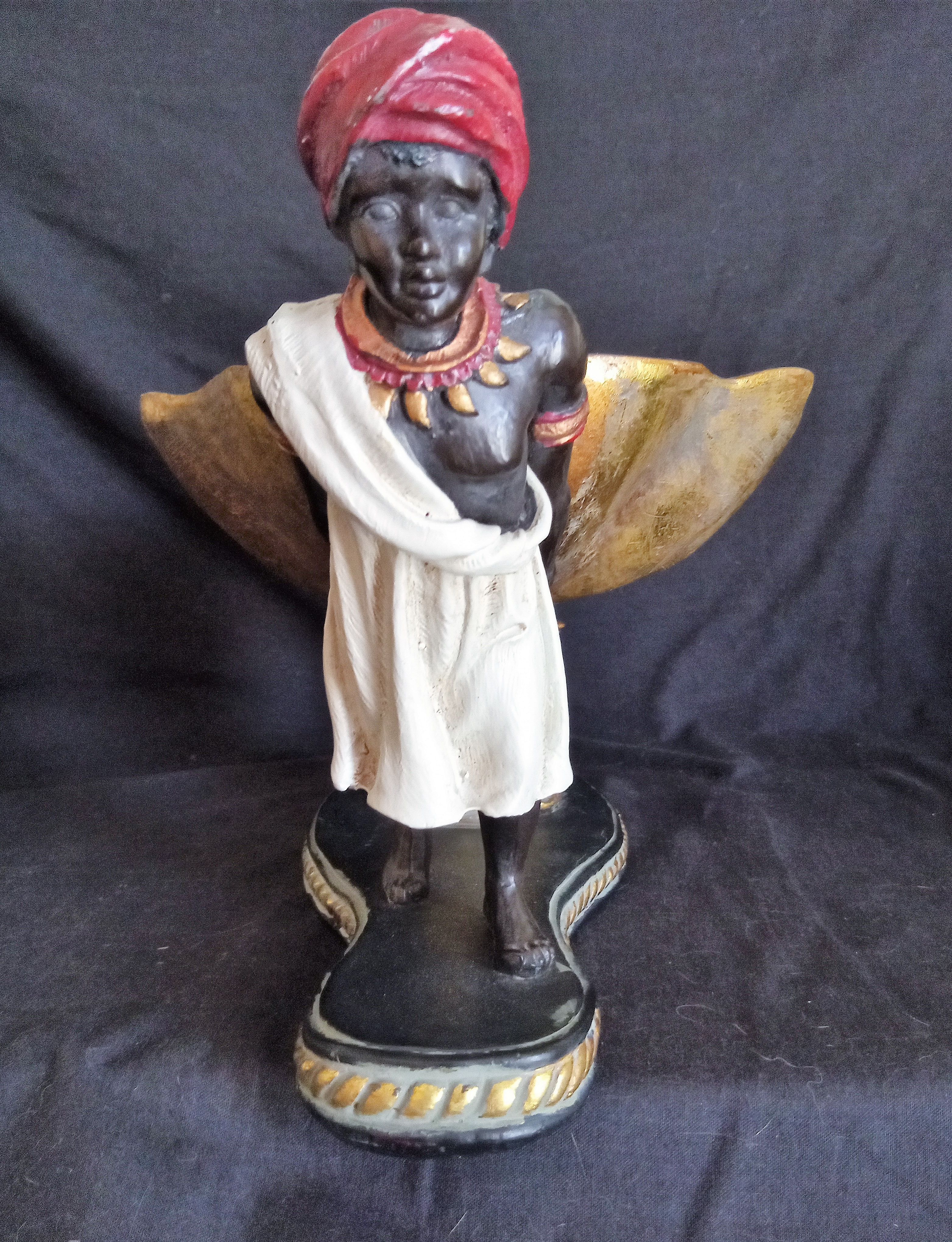 Centerpiece with African characters, plaster, resin and wood