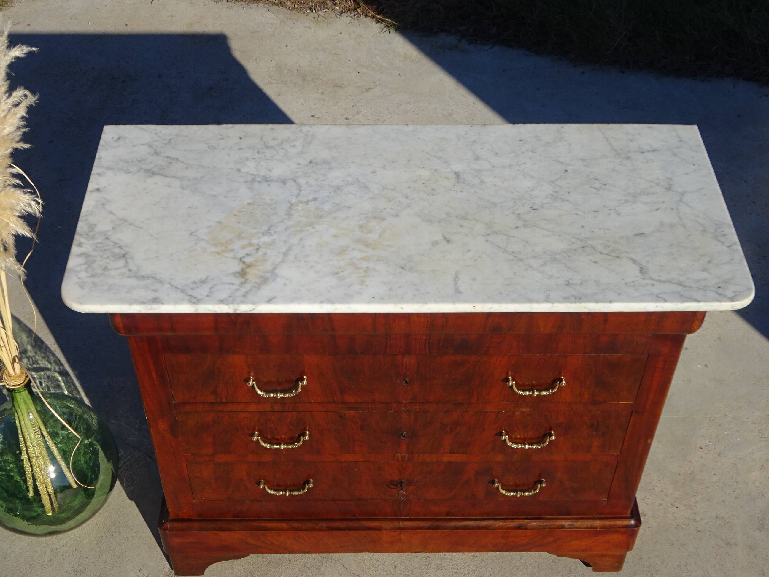 Antique mahogany chest of drawers with white marble.