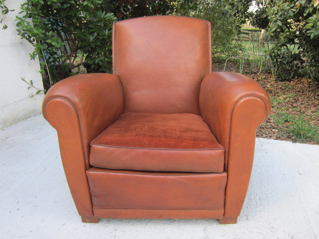 Paire de fauteuils club en cuir