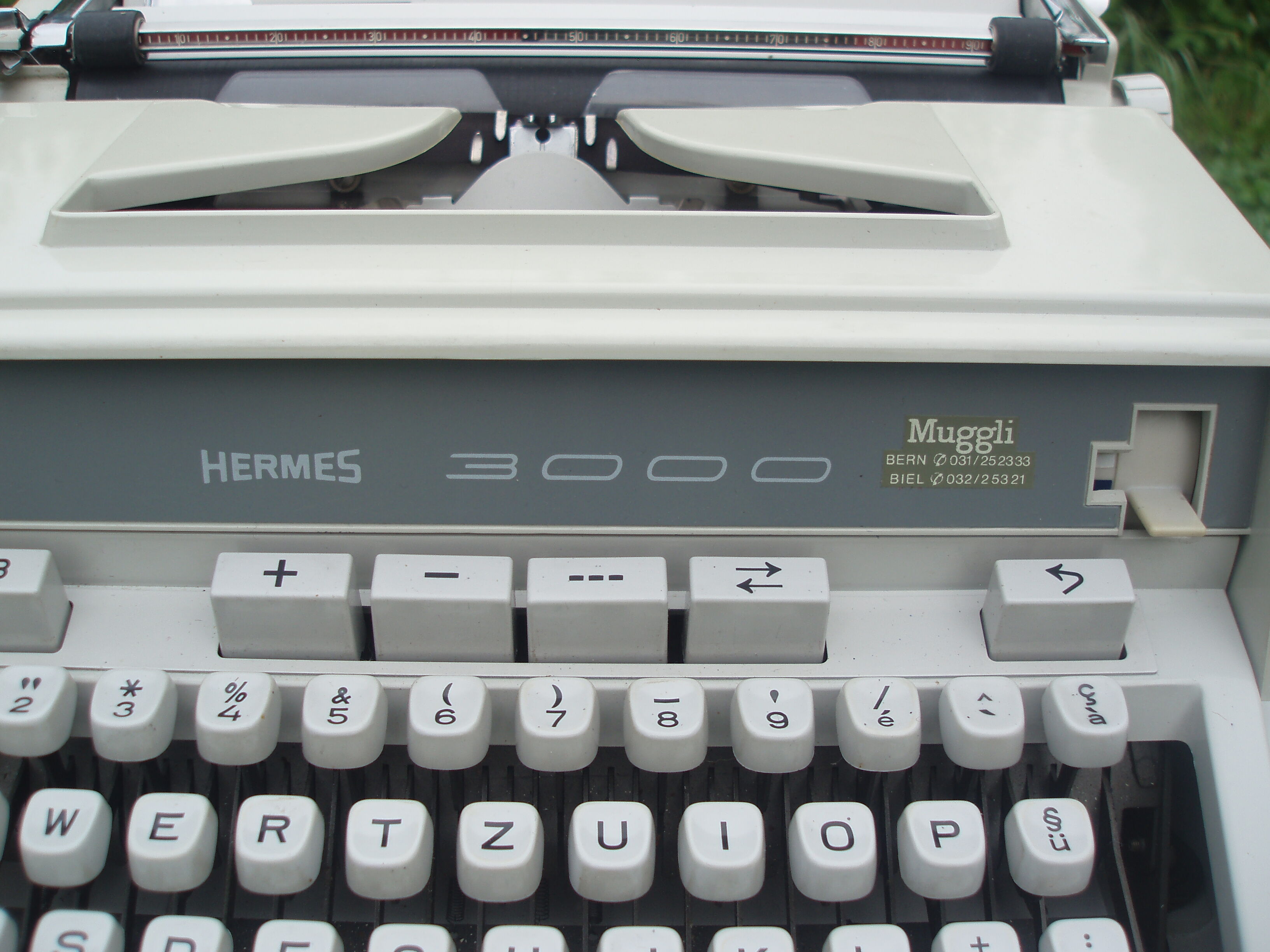 Typewriter Hermes with bag