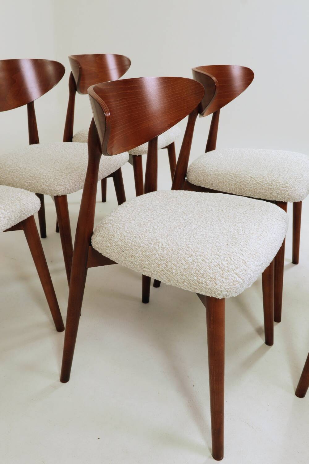 Set of 6 dining chairs, teak color wood, bouclè upholstery